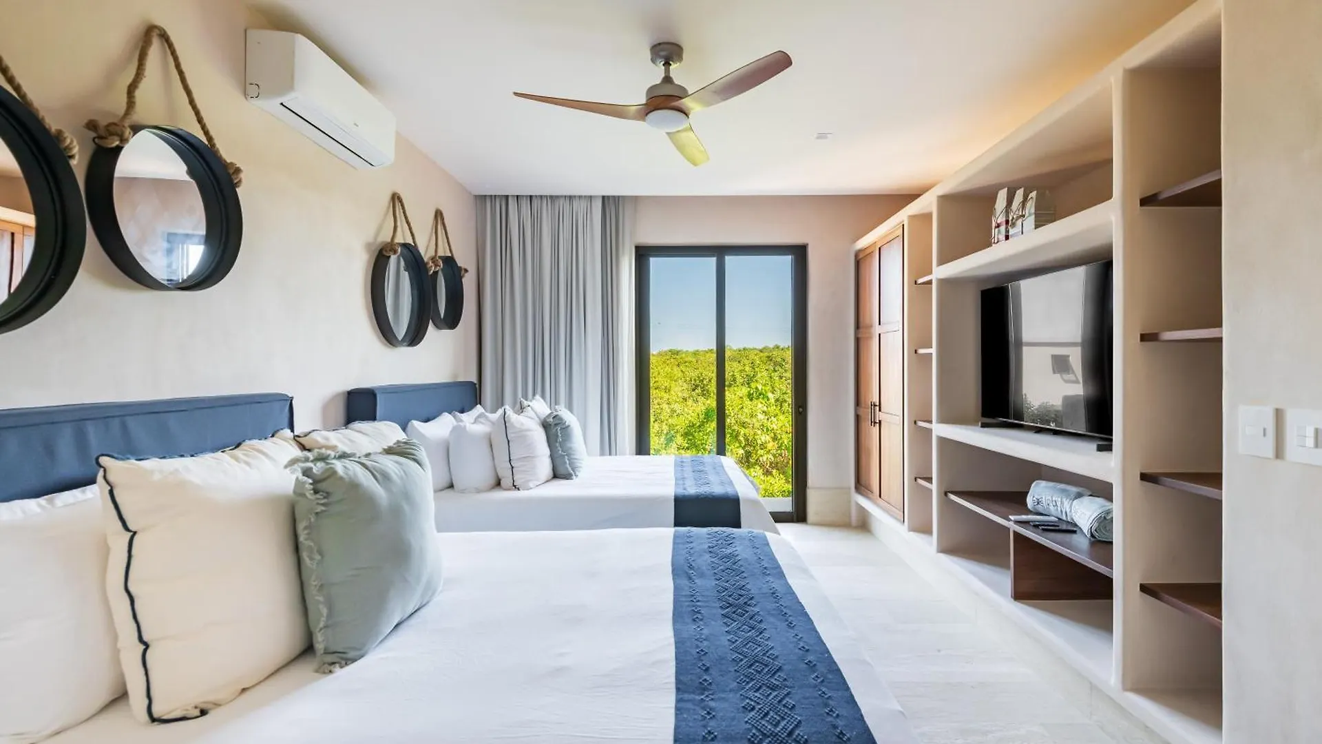 Artila Beach Condos, Isla Mujeres Apartment