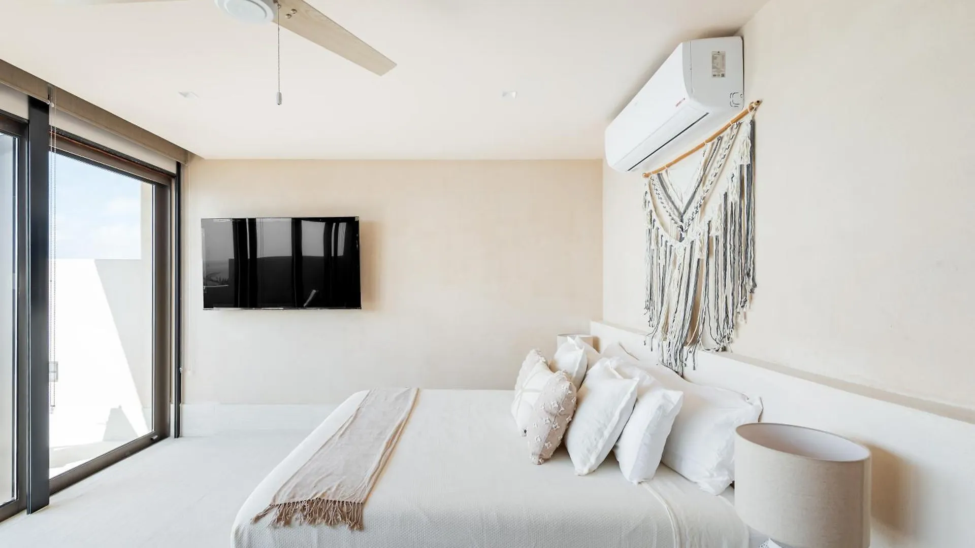 Artila Beach Condos, Isla Mujeres