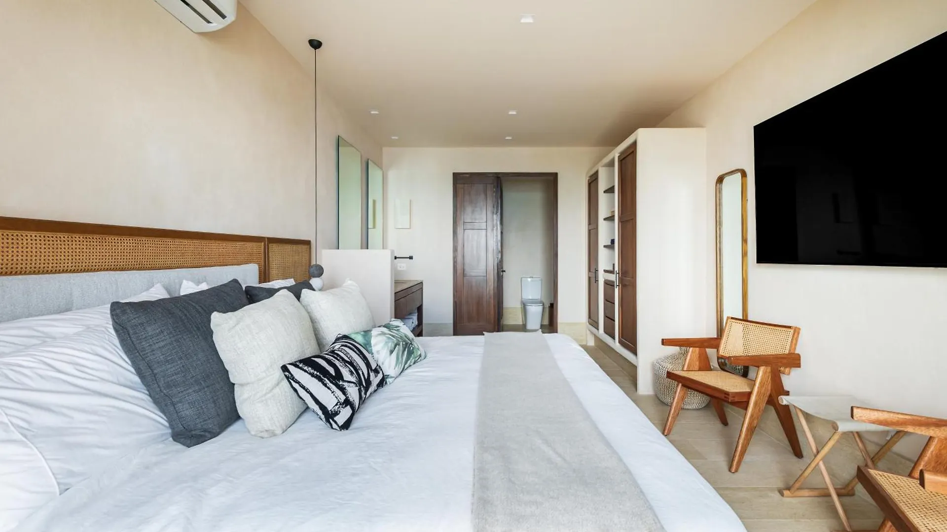 Artila Beach Condos, Isla Mujeres Apartment