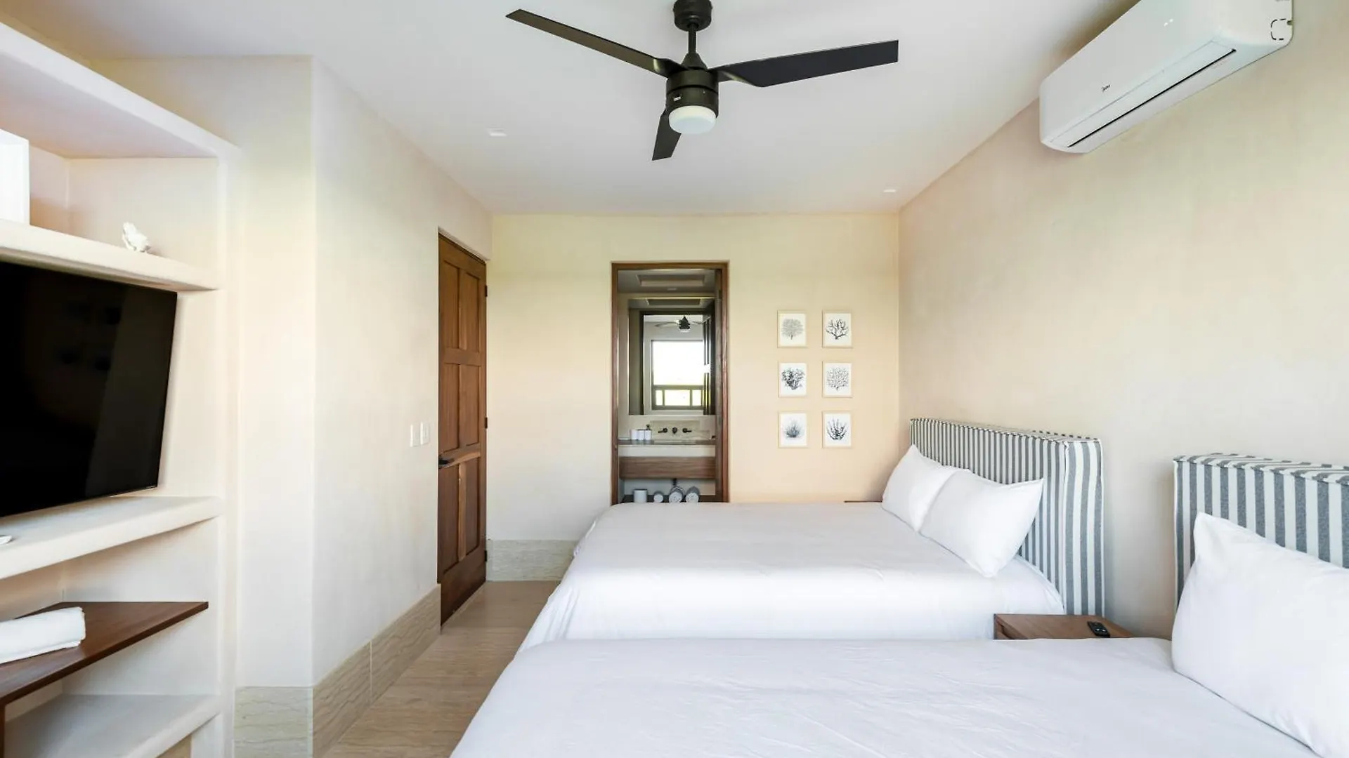 Artila Beach Condos, Isla Mujeres 0*,