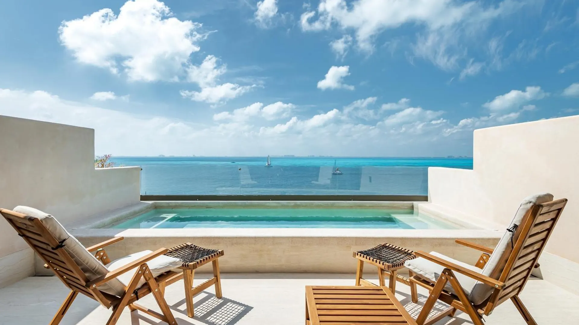 Artila Beach Condos, Isla Mujeres Apartment