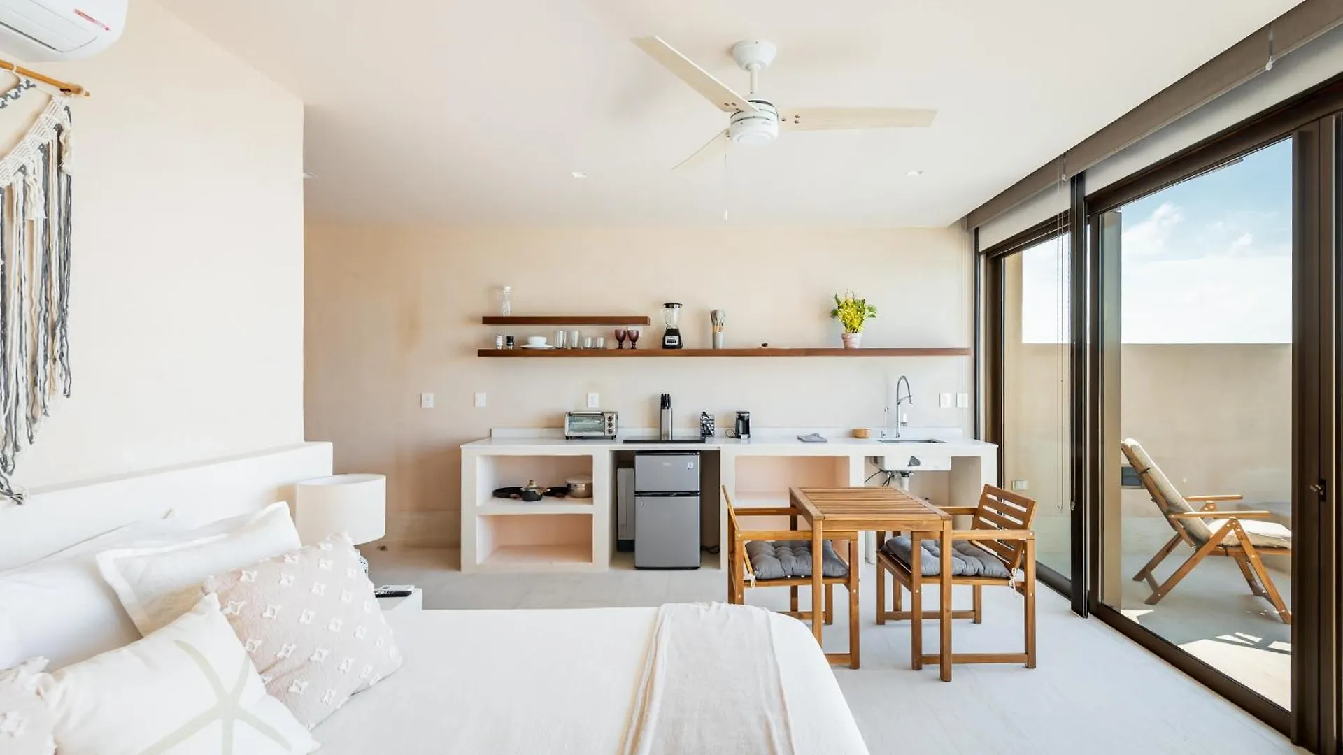 Artila Beach Condos, Isla Mujeres Apartment