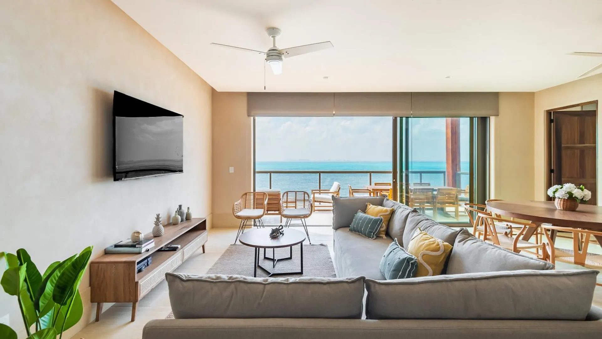 Artila Beach Condos, Isla Mujeres